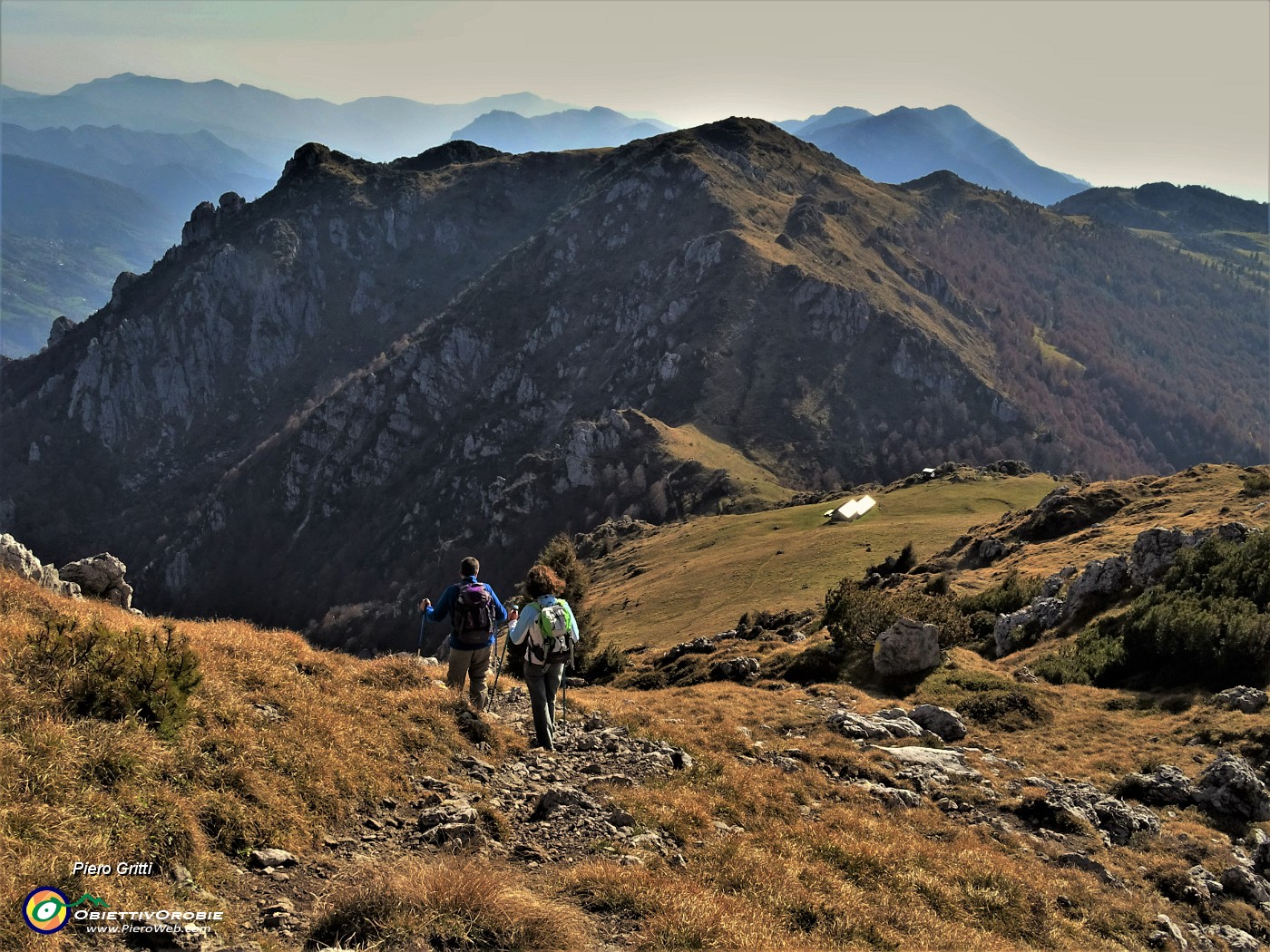 66 Vista su Baita Venturosa-Passo di Grialeggio-Cancervo.JPG -                                